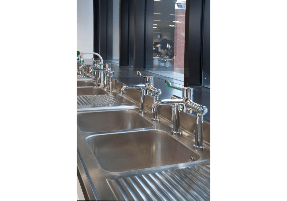 Integrated sinks and drainers