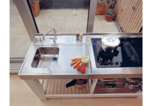 Tailored edge profiles to provide wet zone to sink